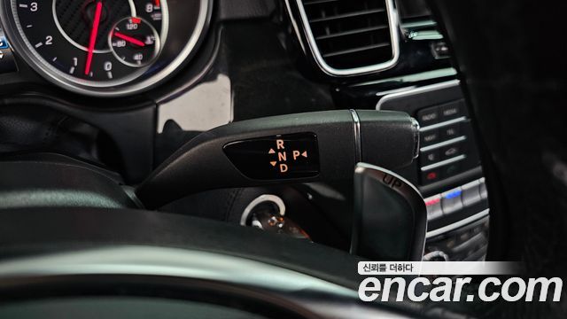 Mercedes-Benz GLE-Class 2016 — photo 9