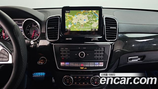 Mercedes-Benz GLE-Class 2016 — photo 13