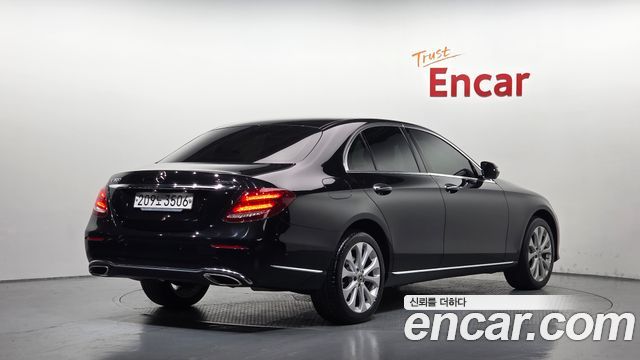 Mercedes-Benz E-Class 2018 — photo 2