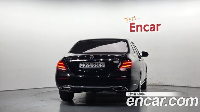 Mercedes-Benz E-Class 2018 — photo 4