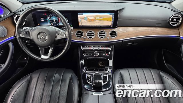 Mercedes-Benz E-Class 2018 — photo 10