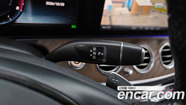 Mercedes-Benz E-Class 2018 — photo 12