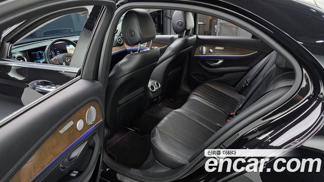 Mercedes-Benz E-Class 2018 — photo 17