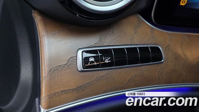 Mercedes-Benz E-Class 2018 — photo 18