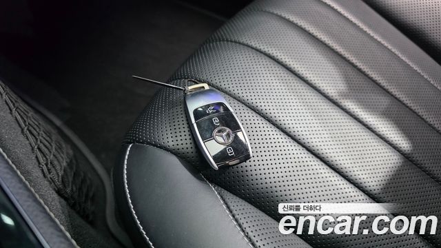 Mercedes-Benz E-Class 2018 — photo 22