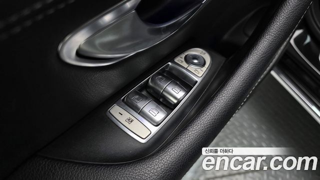 Mercedes-Benz E-Class 2018 — photo 24