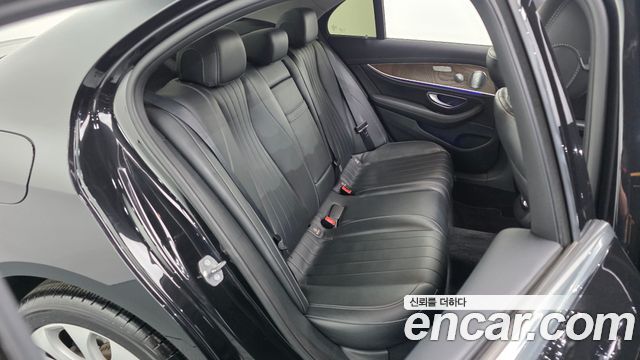 Mercedes-Benz E-Class 2018 — photo 25