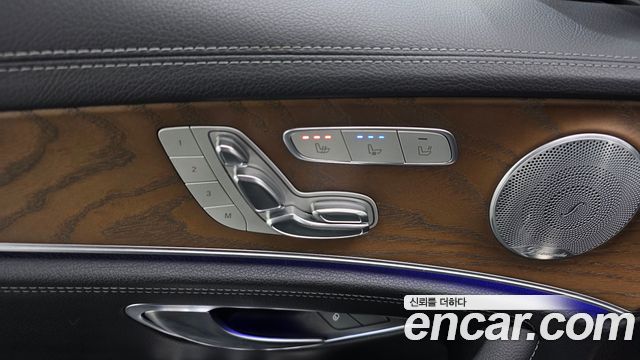 Mercedes-Benz E-Class 2018 — photo 26