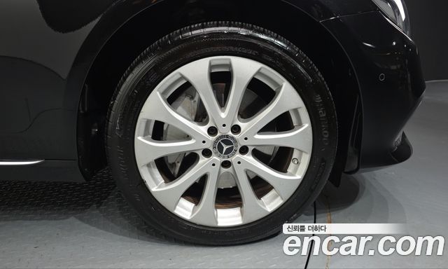 Mercedes-Benz E-Class 2018 — photo 7