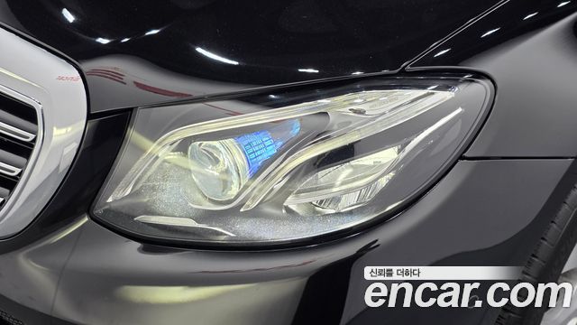 Mercedes-Benz E-Class 2018 — photo 8