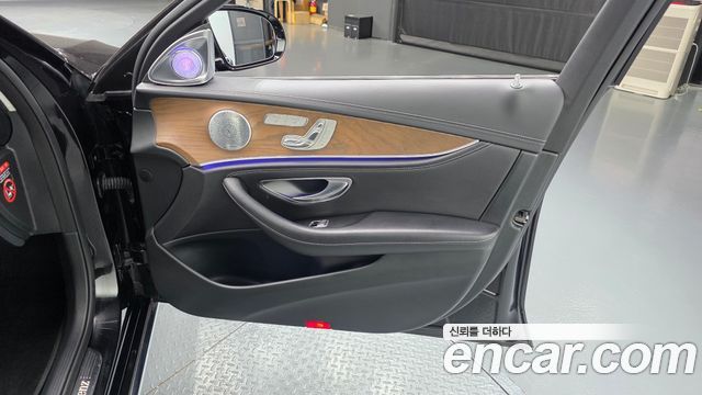 Mercedes-Benz E-Class 2018 — photo 15