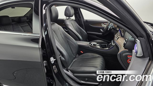 Mercedes-Benz E-Class 2018 — photo 16