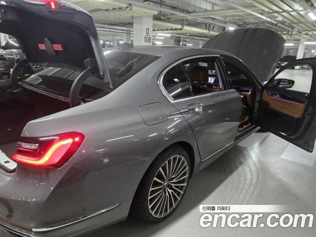 BMW 7-Series 2021 — photo 6