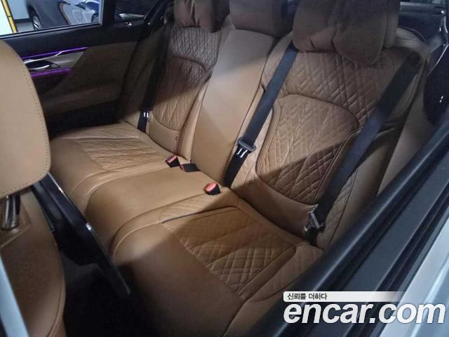 BMW 7-Series 2021 — photo 15