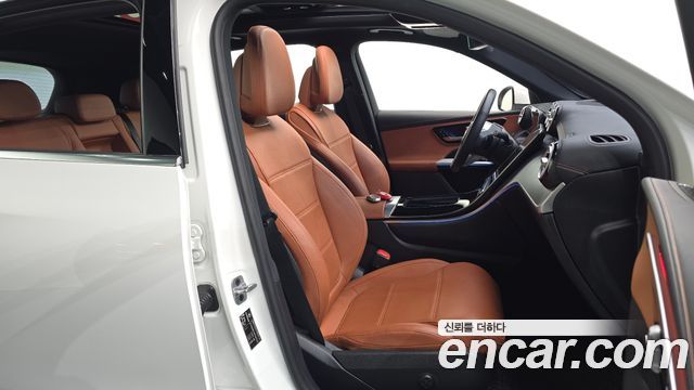 Mercedes-Benz GLC-Class 2023 — photo 16
