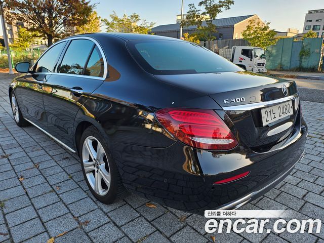 Mercedes-Benz E-Class 2017 — photo 7