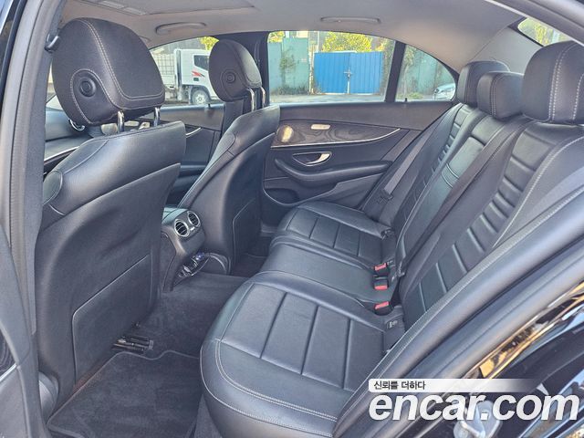 Mercedes-Benz E-Class 2017 — photo 8