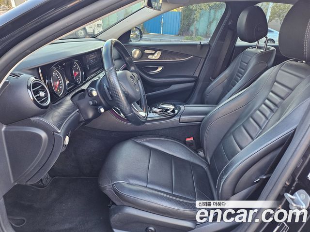 Mercedes-Benz E-Class 2017 — photo 9