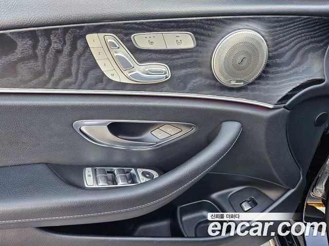 Mercedes-Benz E-Class 2017 — photo 10