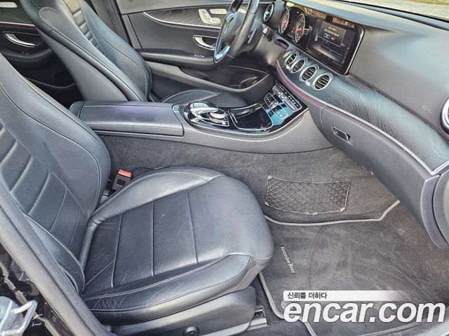 Mercedes-Benz E-Class 2017 — photo 13