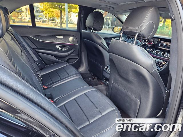 Mercedes-Benz E-Class 2017 — photo 14