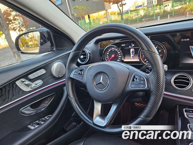 Mercedes-Benz E-Class 2017 — photo 19