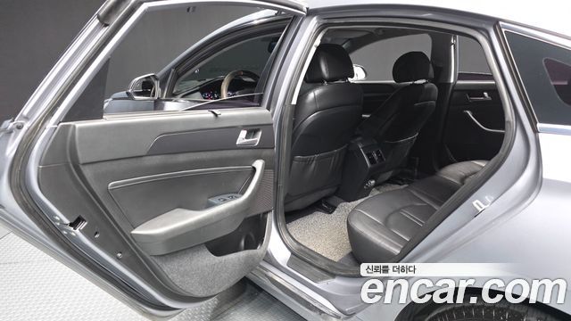 Hyundai Sonata 2017 — photo 16