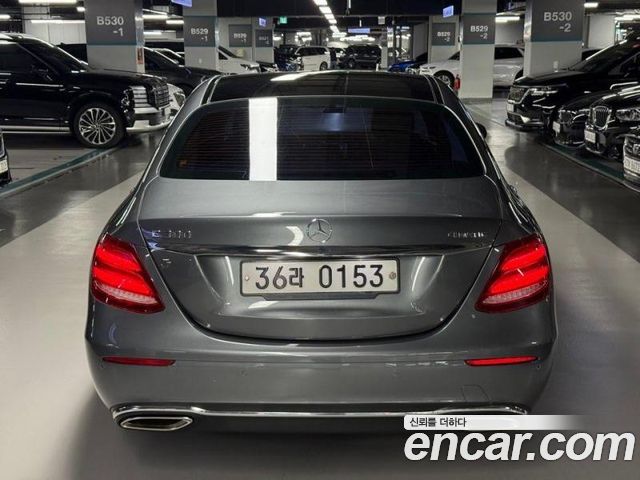 Mercedes-Benz E-Class 2017 — photo 4