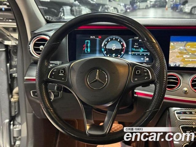 Mercedes-Benz E-Class 2017 — photo 8