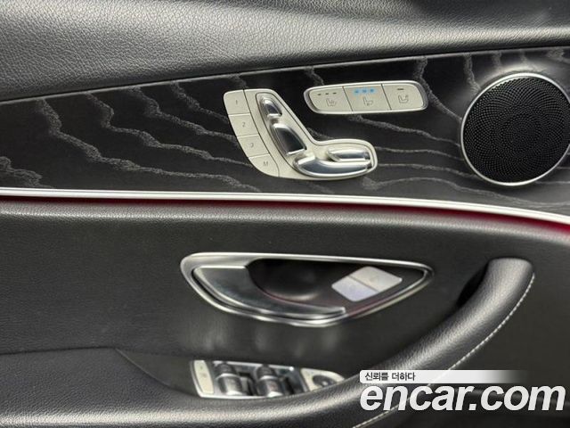 Mercedes-Benz E-Class 2017 — photo 13
