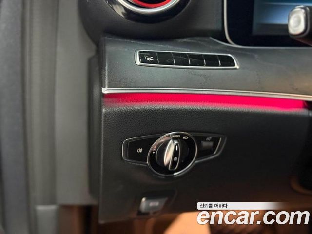 Mercedes-Benz E-Class 2017 — photo 15