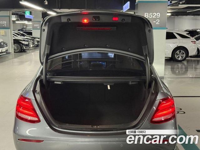 Mercedes-Benz E-Class 2017 — photo 20