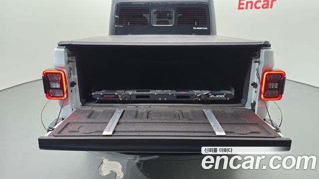 Jeep Gladiator 2021 — photo 23