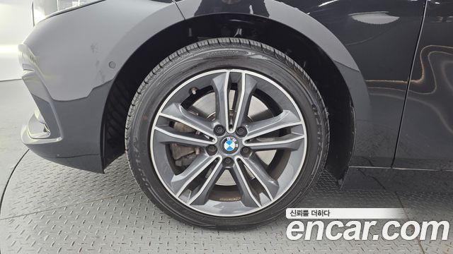 BMW 1-Series 2023 — photo 5