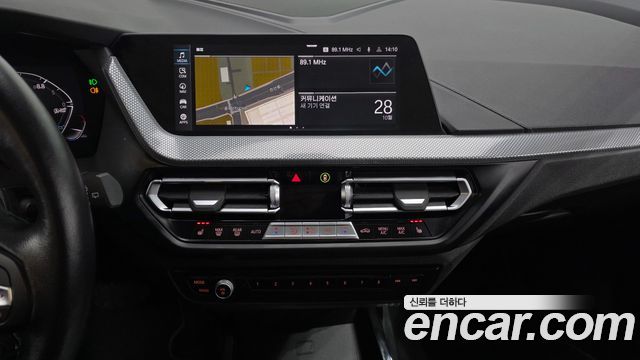 BMW 1-Series 2023 — photo 19