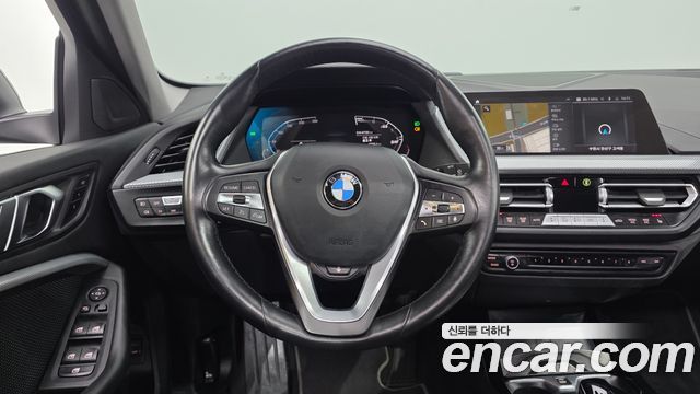 BMW 1-Series 2023 — photo 20