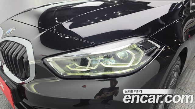 BMW 1-Series 2023 — photo 8