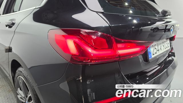 BMW 1-Series 2023 — photo 9