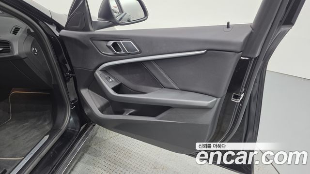 BMW 1-Series 2023 — photo 14