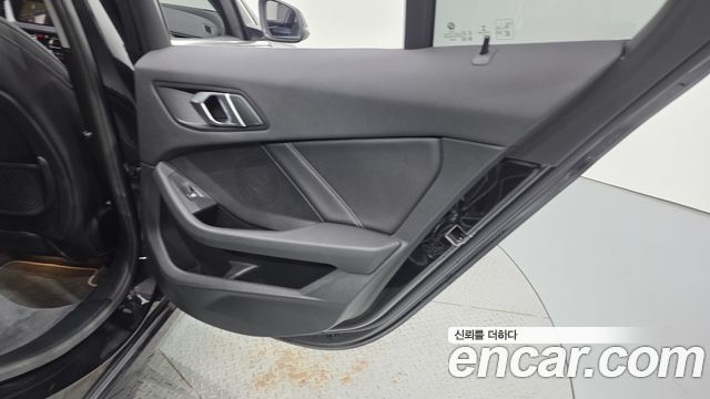 BMW 1-Series 2023 — photo 15