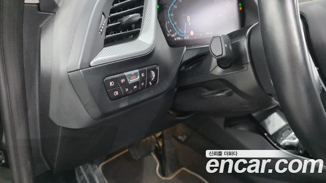 BMW 1-Series 2023 — photo 27