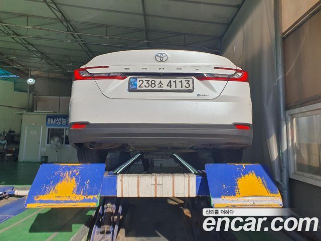 Toyota Camry 2025 — photo 2