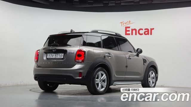 Mini Countryman 2019 — photo 2