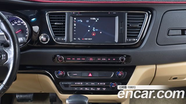 Kia Canival 2017 — photo 19