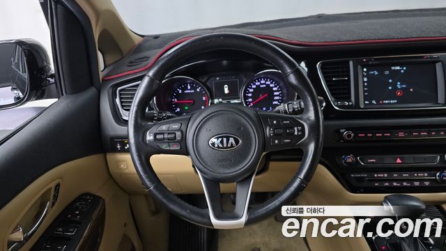 Kia Canival 2017 — photo 20