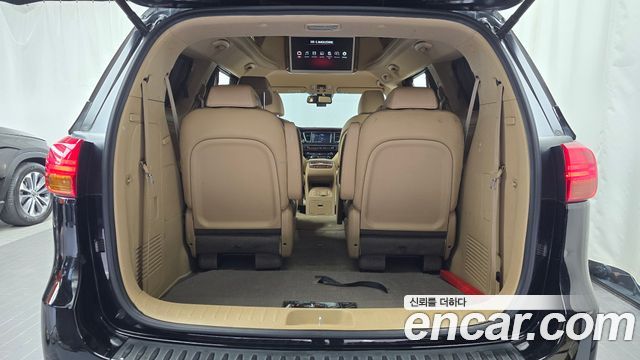 Kia Canival 2017 — photo 24