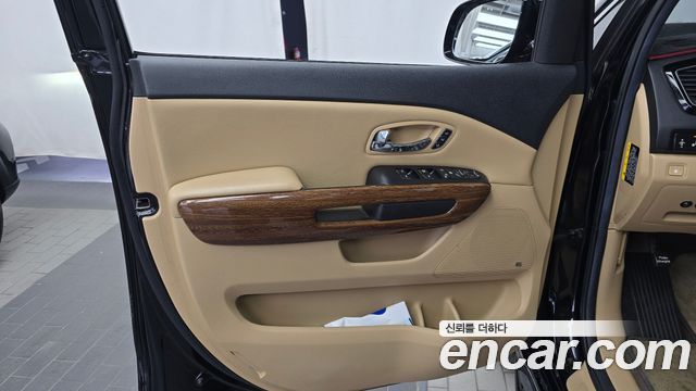Kia Canival 2017 — photo 14
