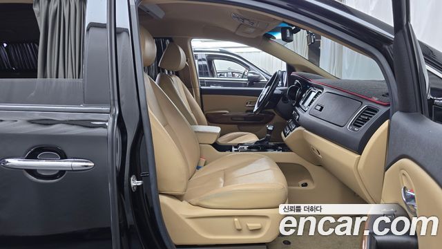 Kia Canival 2017 — photo 16