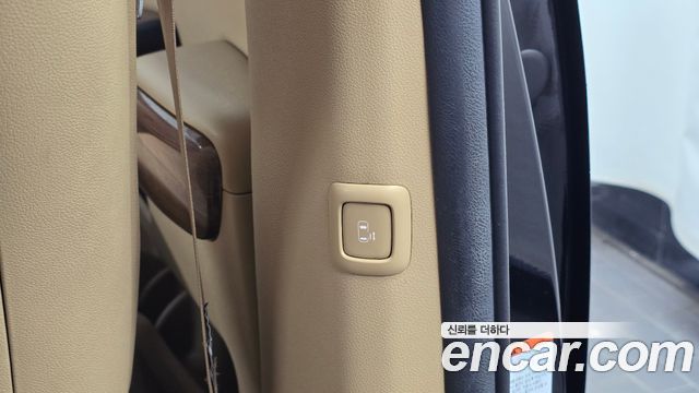 Kia Canival 2017 — photo 31