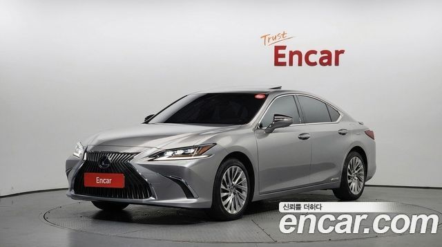 Lexus ES 2021 — photo 1